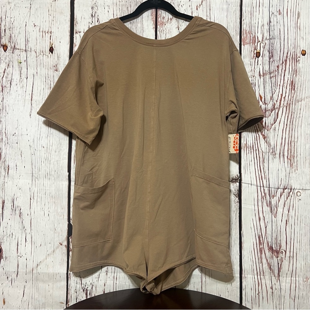 Free People FP Movement Hot Shot Tee Romper in Medium Mocha.  T-Shirt Romper NWT - Picture 7 of 16